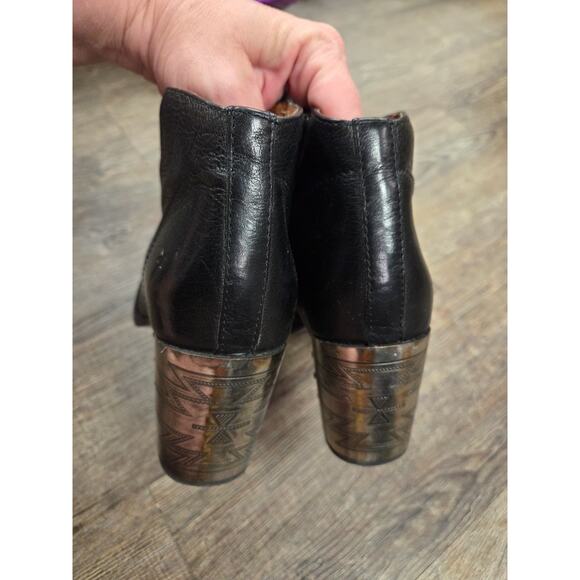FRYE Nora Omaha Western Ankle Boot 6.5B Tribal Design Black Leather Metal Heeled - Picture 6 of 10